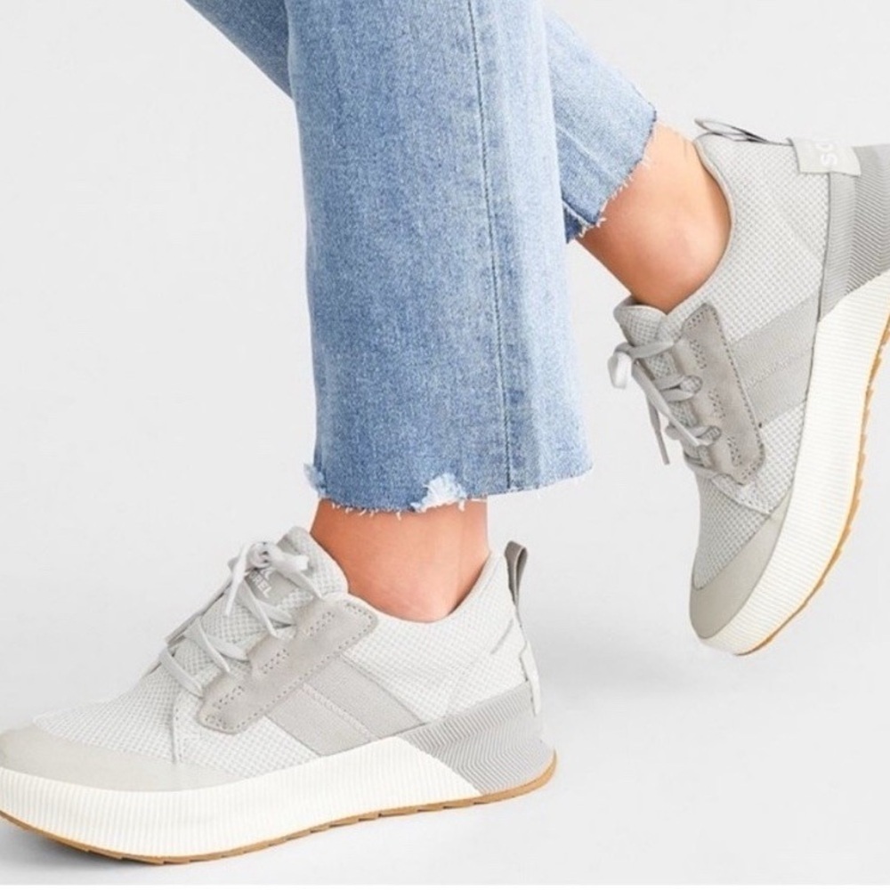SOREL Out N About III City Sneaker
Women’s 7.5 Moonstone Dove Waterproof - Picture 2 of 11